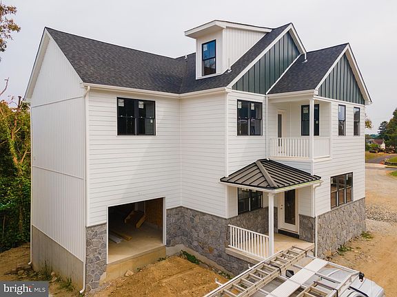 2nd image of 628 Leverington Ave #2