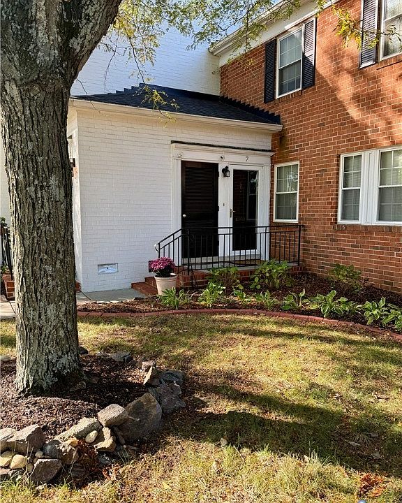 1st image of 7 Fairhaven Ln