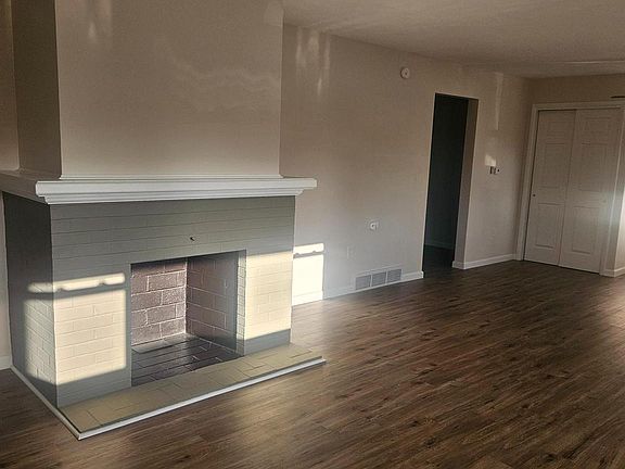 4th image of 453 N 4th St