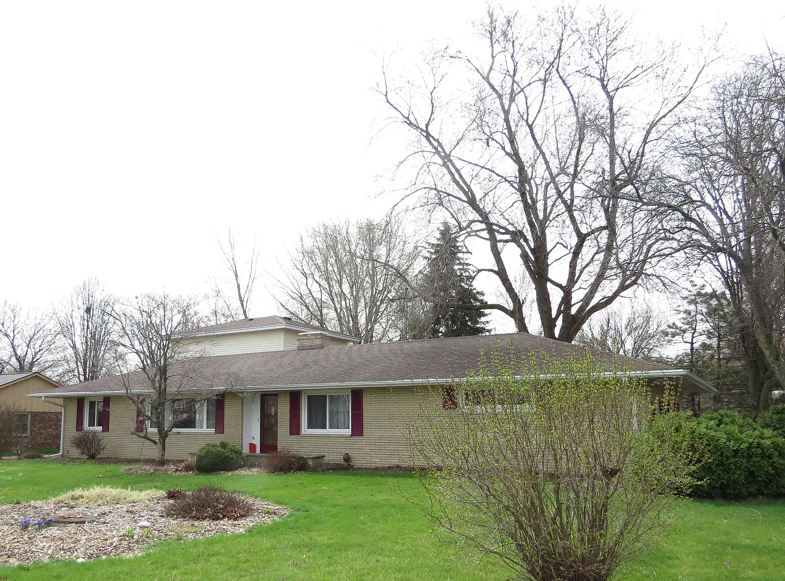 2 Golfview Dr photo 1