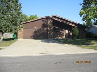 302 Greenfield Rd, Shorewood, IL 60404