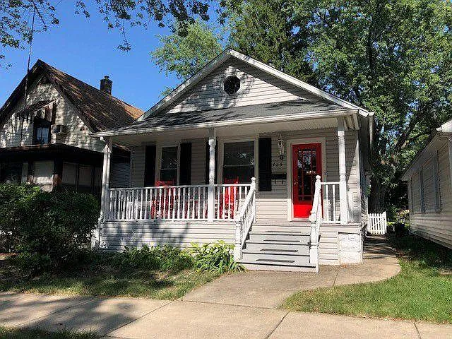 725 Warner Ave photo 1