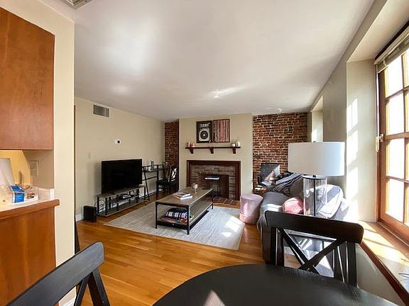 3rd image of 15 Sheafe St APT 6