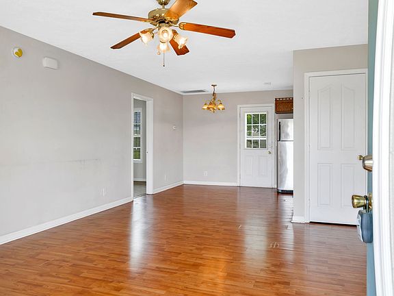5th image of 146 Stonefield Cir