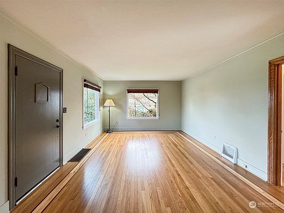 5th image of 1009 S Laurel Street