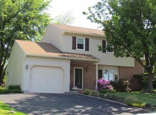1701 Acorn Dr, Sinking Spring, PA 19608