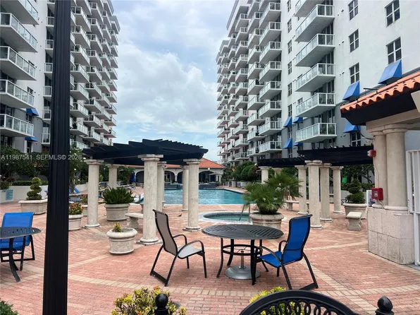 5077 NW 7th St APT 917, Miami, FL 33126