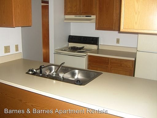 4th image of 605 W Cross St