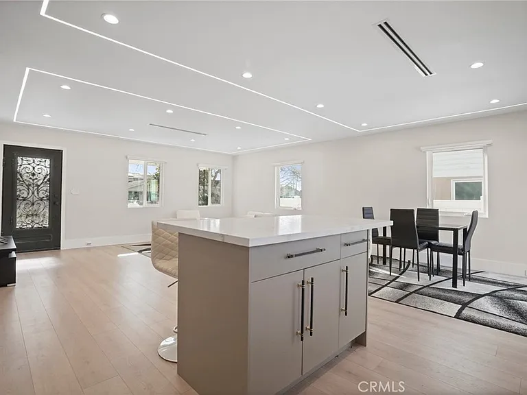 1239 N Reese Pl — Photo 8