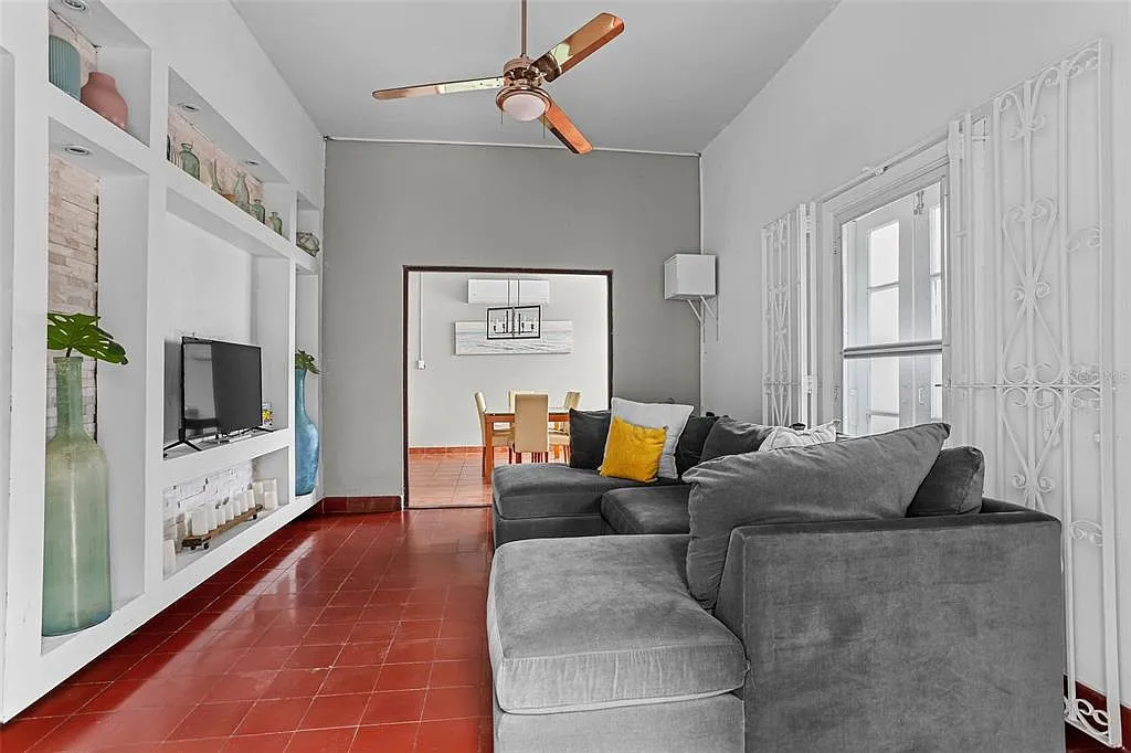 1512 Las Marias — Photo 3