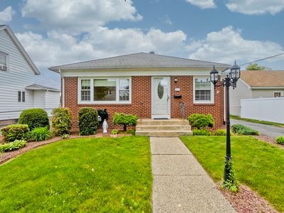 115 Bonneville Ave, Chicopee, MA, 01013