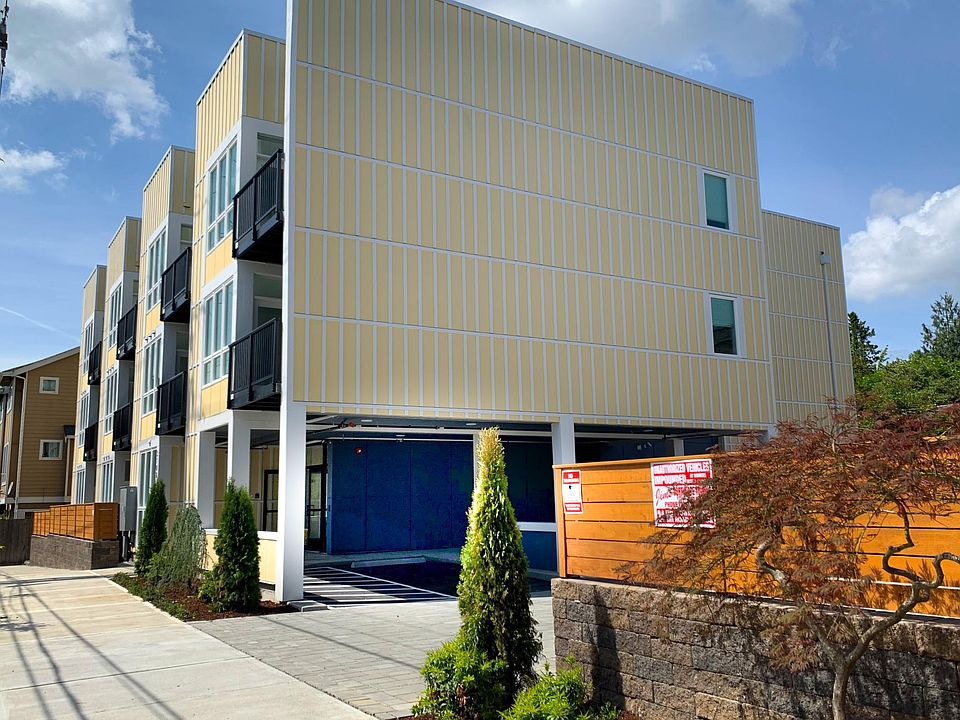 1st image of 3108 NE 145th St #301