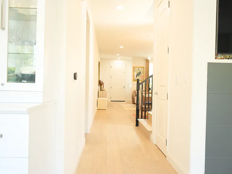 2052 Haggerty Dr — Photo 7