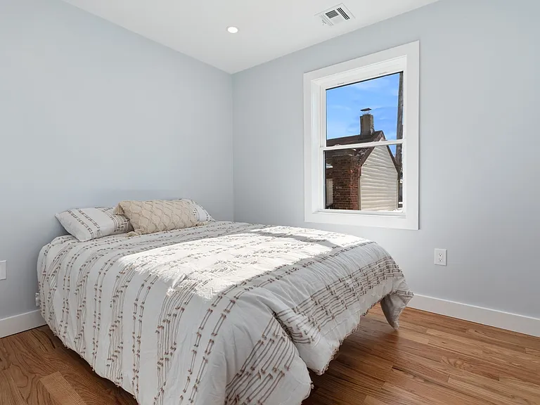 322-324 Pearl St #2 — Photo 7