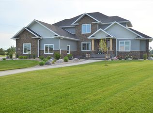 726 Shortridge Dr, Aberdeen, SD 57401