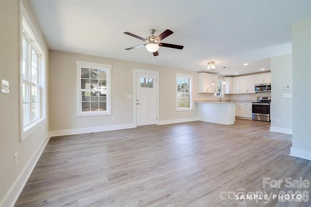 3 bed, 2.5 bath, 1240 sqft, $1,750 — Photo 4