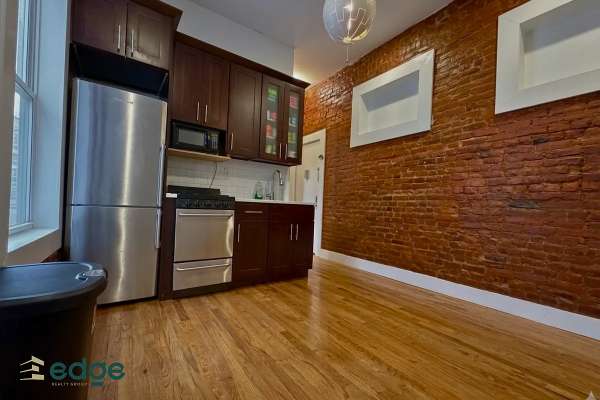 Building Photo - 1159 Dean St #1D