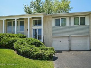 1492 Volkamer Trl, Elk Grove Village, IL 60007