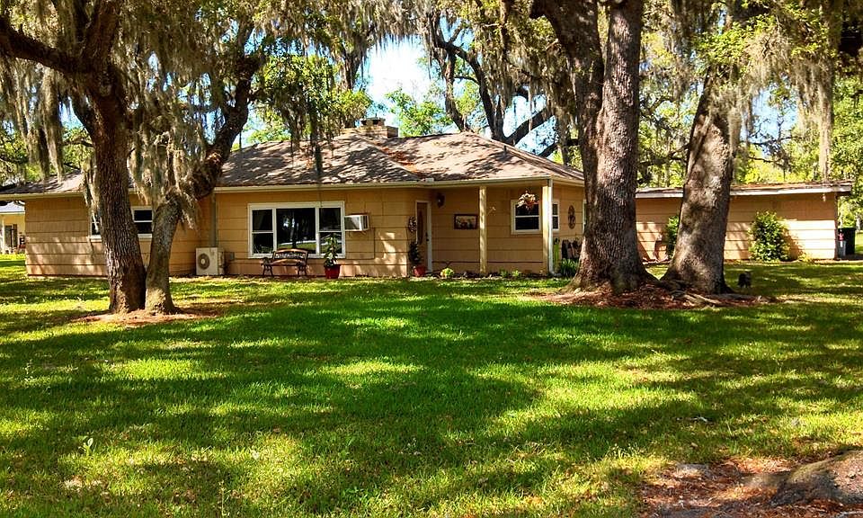 1st image of 450 Bluebonnet Dr