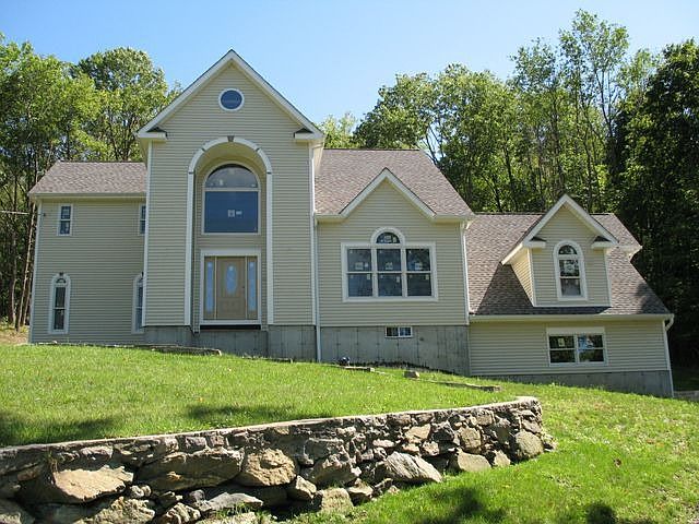 2nd image of 323 Towners Rd