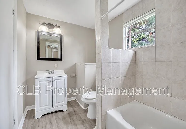 735 Marion St — Photo 9