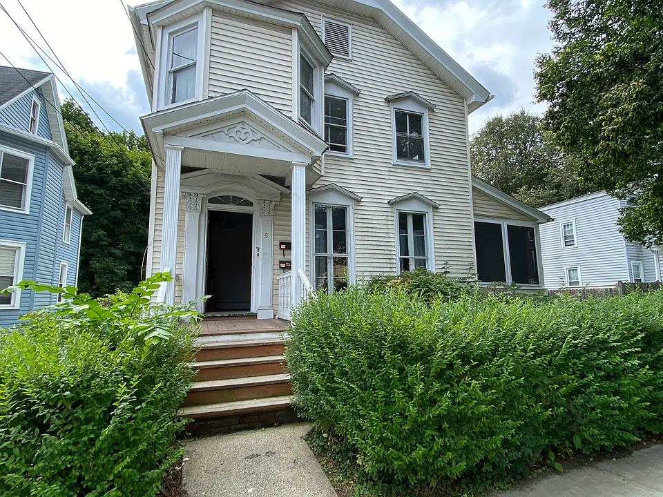 5 Ayres St