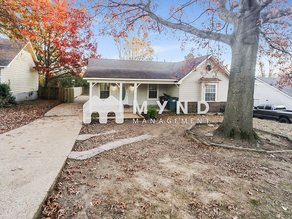 1st image of 923 Woodburne Pl
