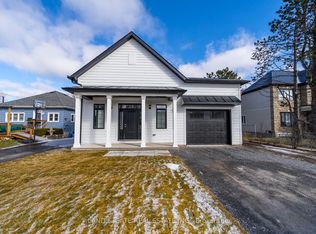 127 Gibbons St, Oshawa, ON L1J 4Y1