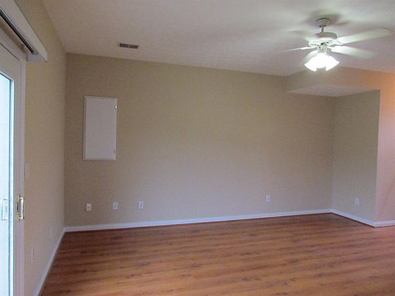 5th image of 128 Baybrook Cir
