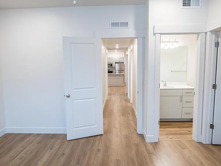 TRAIL HOLLOW APARTMENTS — Photo 11