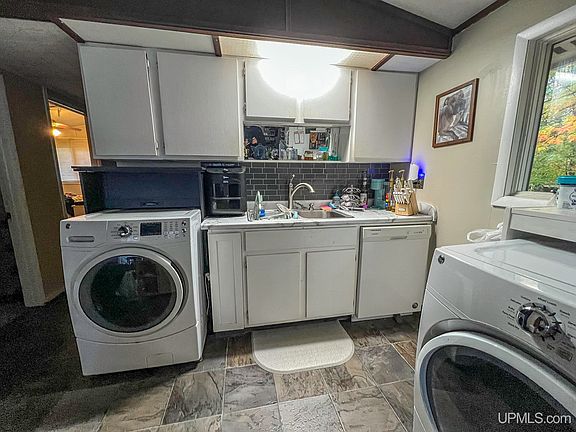 4th image of 706 Wright St