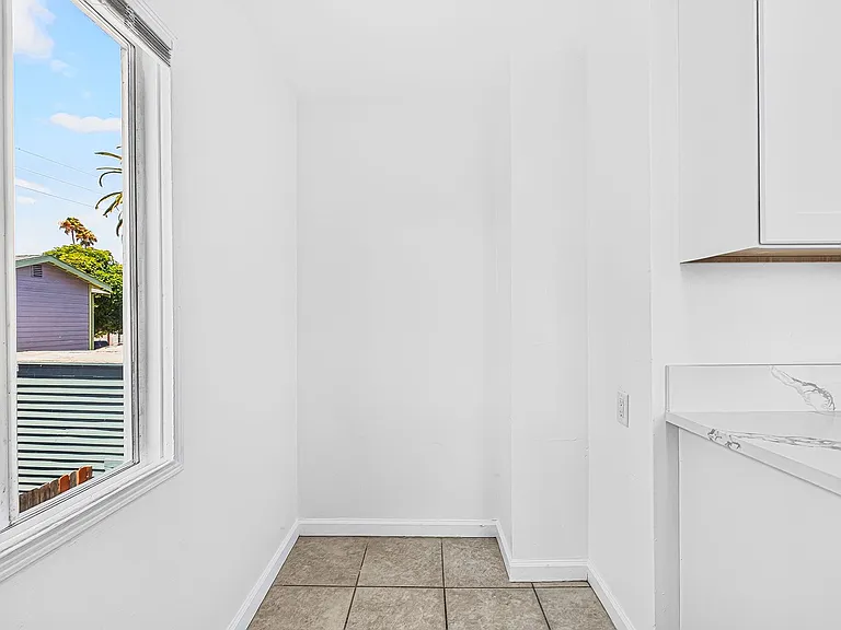530 W 9th St — Photo 20