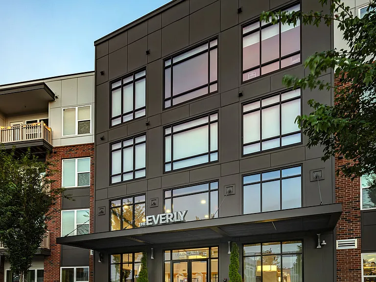 The Everly — Photo 10