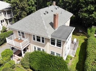 18 Crosby Rd, Chestnut Hill, MA 02467