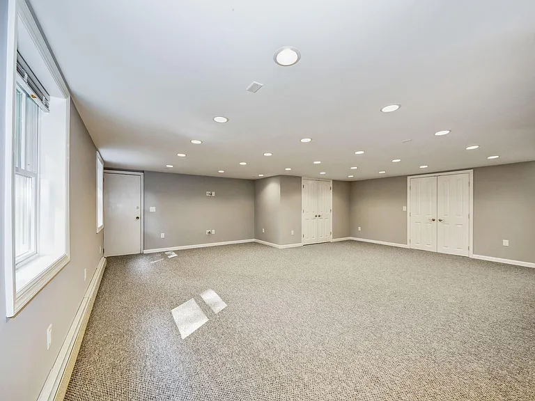204 Deerfield Ln — Photo 25