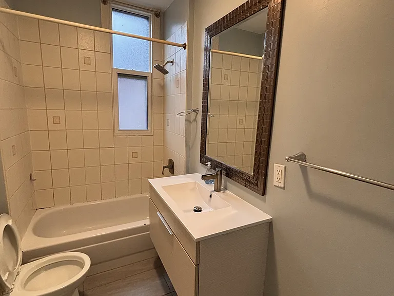 490 Gilmour St #2 — Photo 16