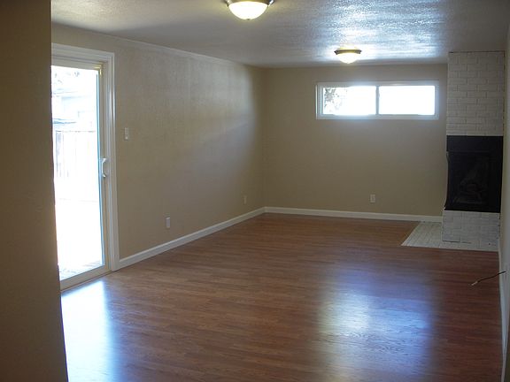 Family room w/fire place