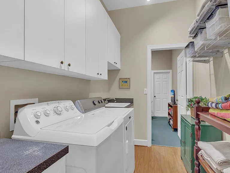 2225 Seaside St — Photo 18