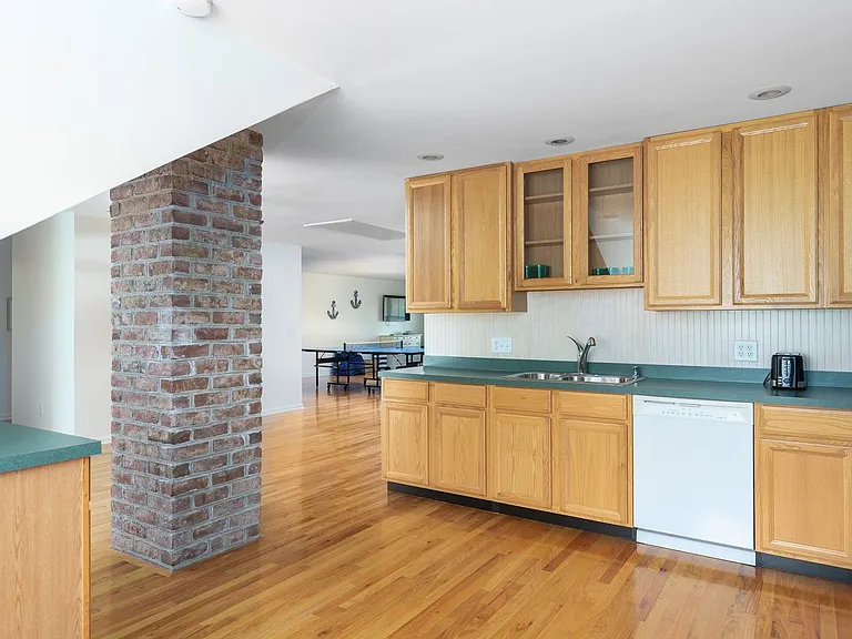 2108 Ion Ave — Photo 27