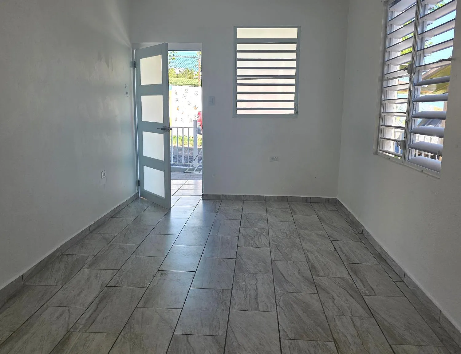 2 bed, 1.0 bath, 814 sqft, $800 — Photo 3