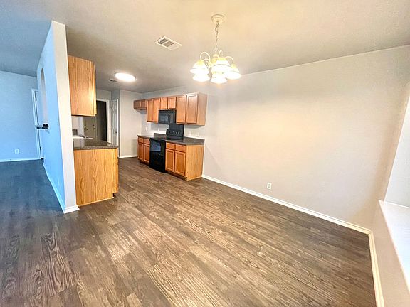 5th image of 4011 Desert Cir