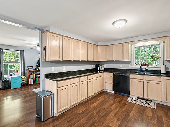 4th image of 15 Foxridge Court