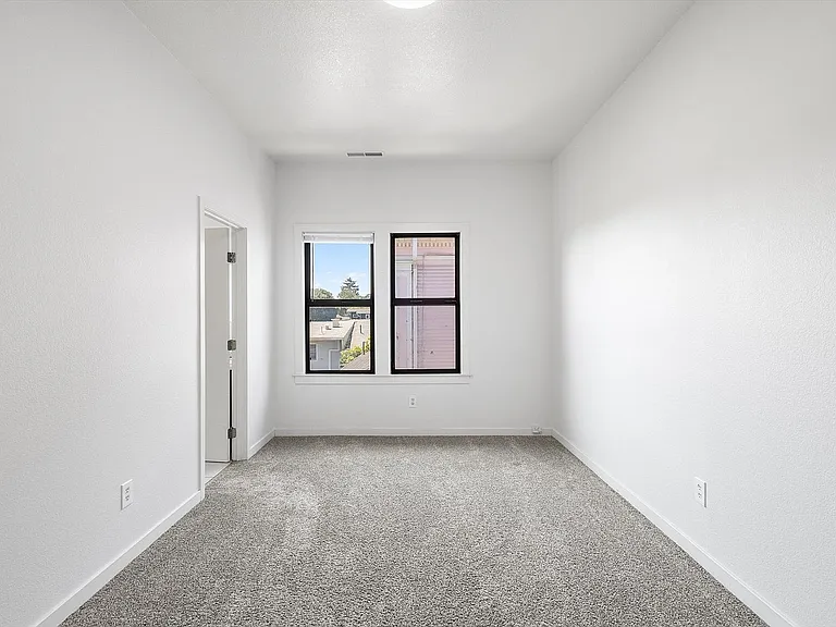 1336 1/2 Park Ave — Photo 15