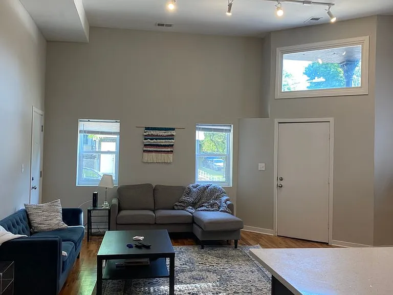 3254 N Ravenswood Ave #1 — Photo 2