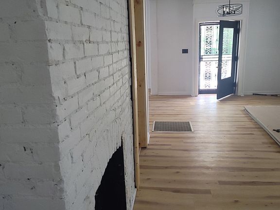 5th image of 1575 E McLemore Ave