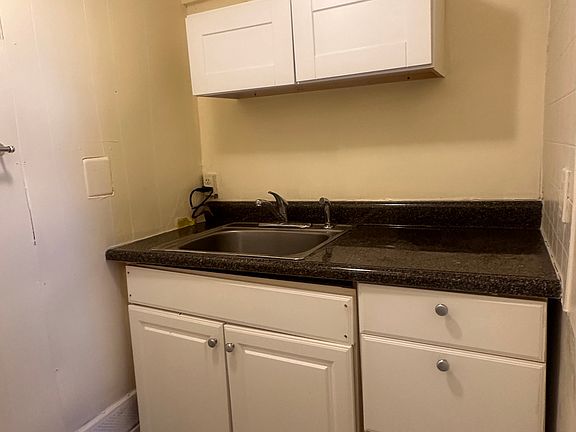 4th image of 77 Gordon St Floor 1