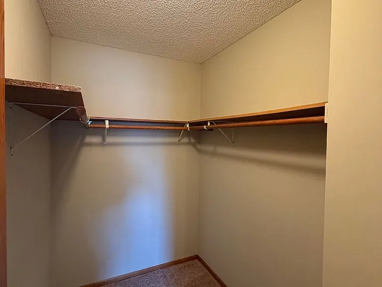 5642 Royal Oaks Dr — Photo 10