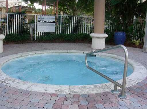 2nd image of 400 Via Lugano Cir APT 202