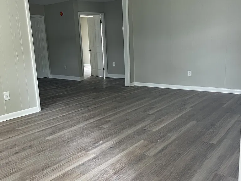 504 Robinson St — Photo 13