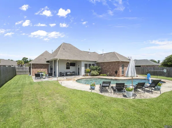 13156 Oak Knoll Dr, Geismar, LA 70734